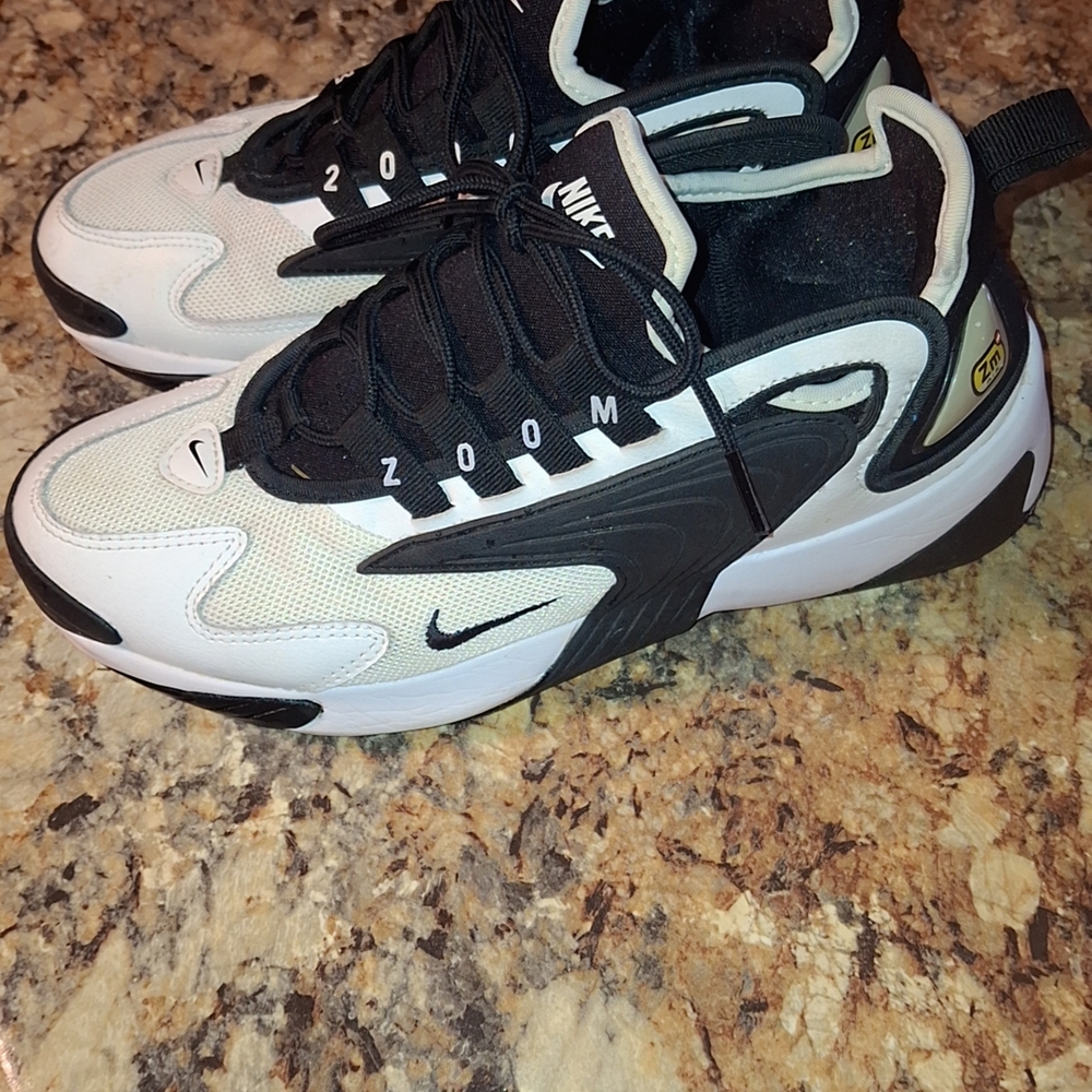 Nike Zoom Men's Black and White Sneakers